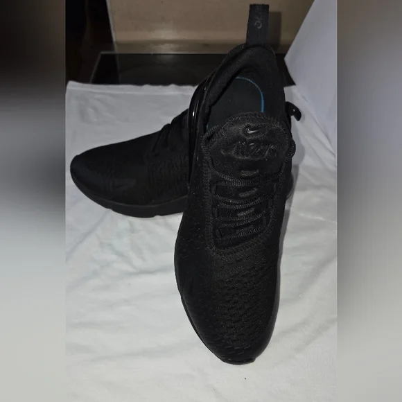 Nike Air Max 270s Mens Size 11. LIKE NEW! WORN MAYBE 3X $100.00 - Picture 6 of 12